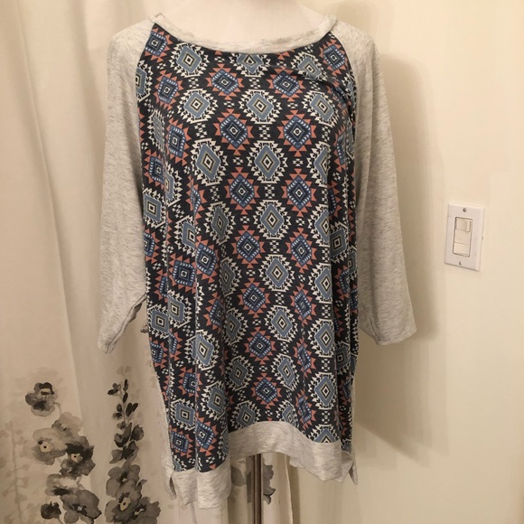 Tops - 3/4 sleeve top Tops - 3/4 sleeve top